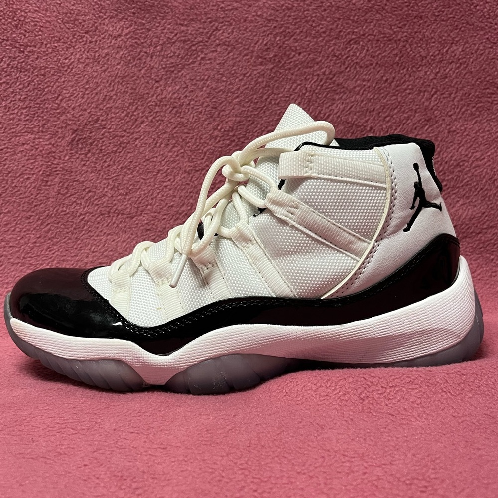 Air Jordan Retro 11 size 8 528896-103